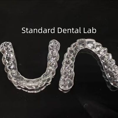 Duidelijke tanden orthodontische retainer hoge esthetiek Essix retainer