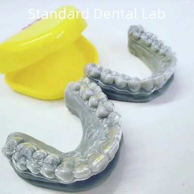 Duidelijke tanden orthodontische retainer hoge esthetiek standaard tandheelkundig laboratorium
